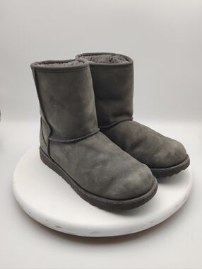 UGG Classic Short Shearling Lined Boots in Gray Size Womans 6